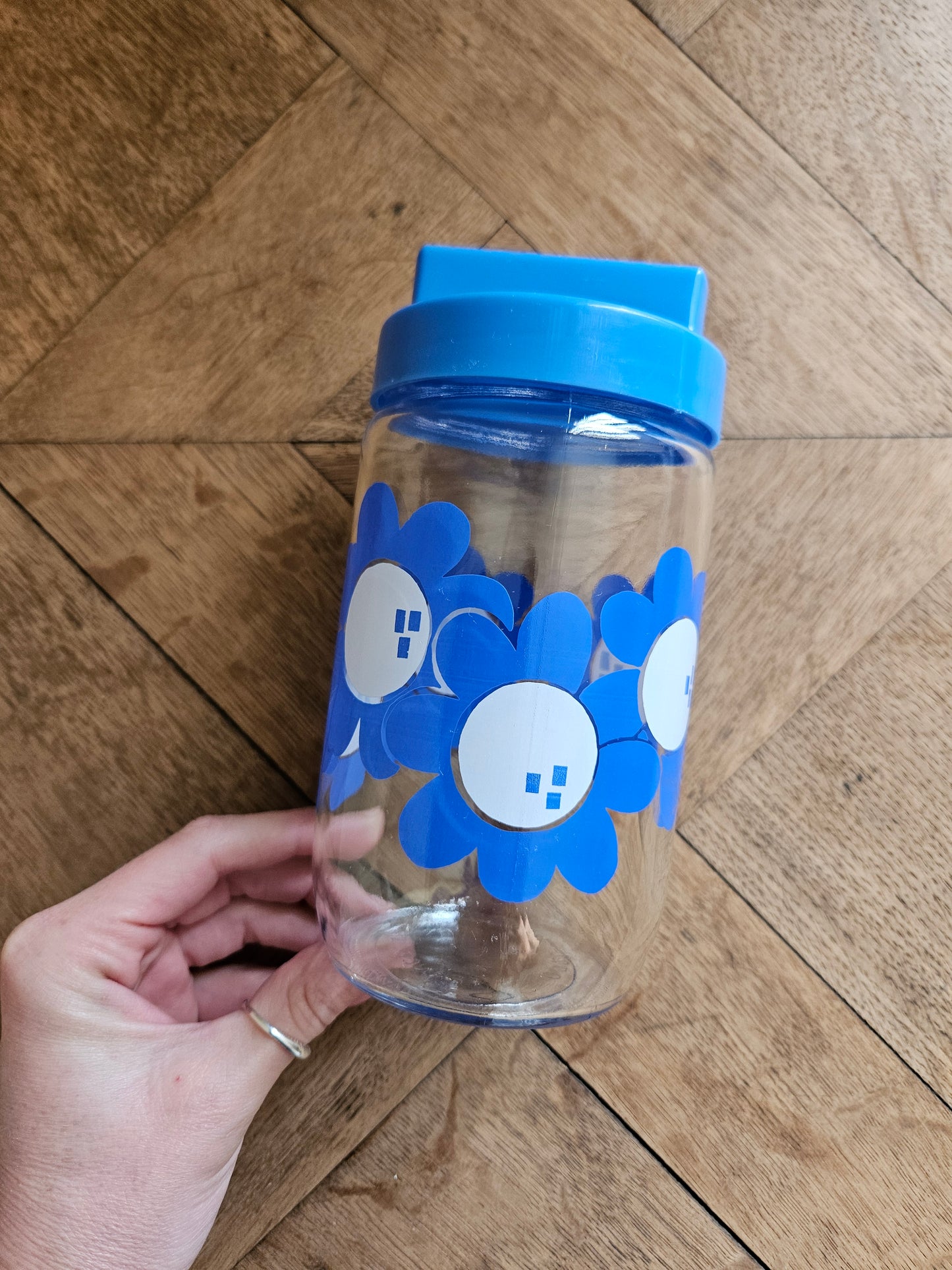 Pot Henkel, fleurs bleues