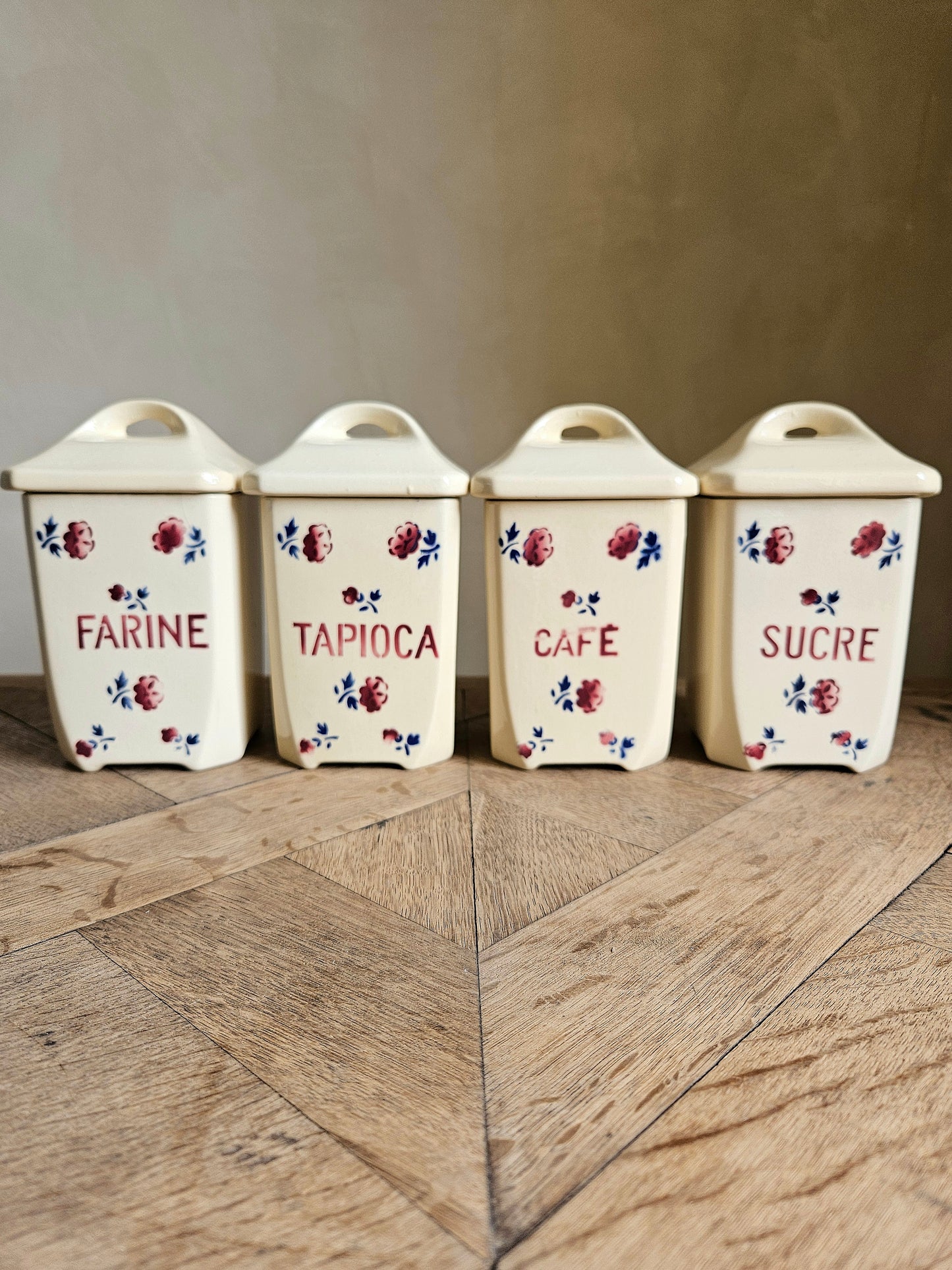 Série de 4 pots à épices Badonviller. Sucre farine tapioca café 