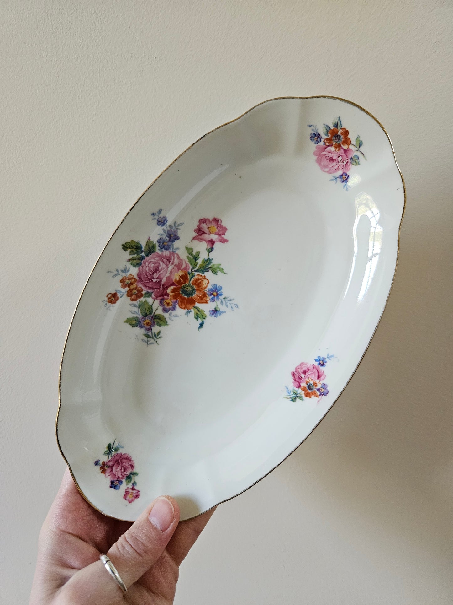 Ravier vintage en porcelaine décor fleuri. Shabby chic.