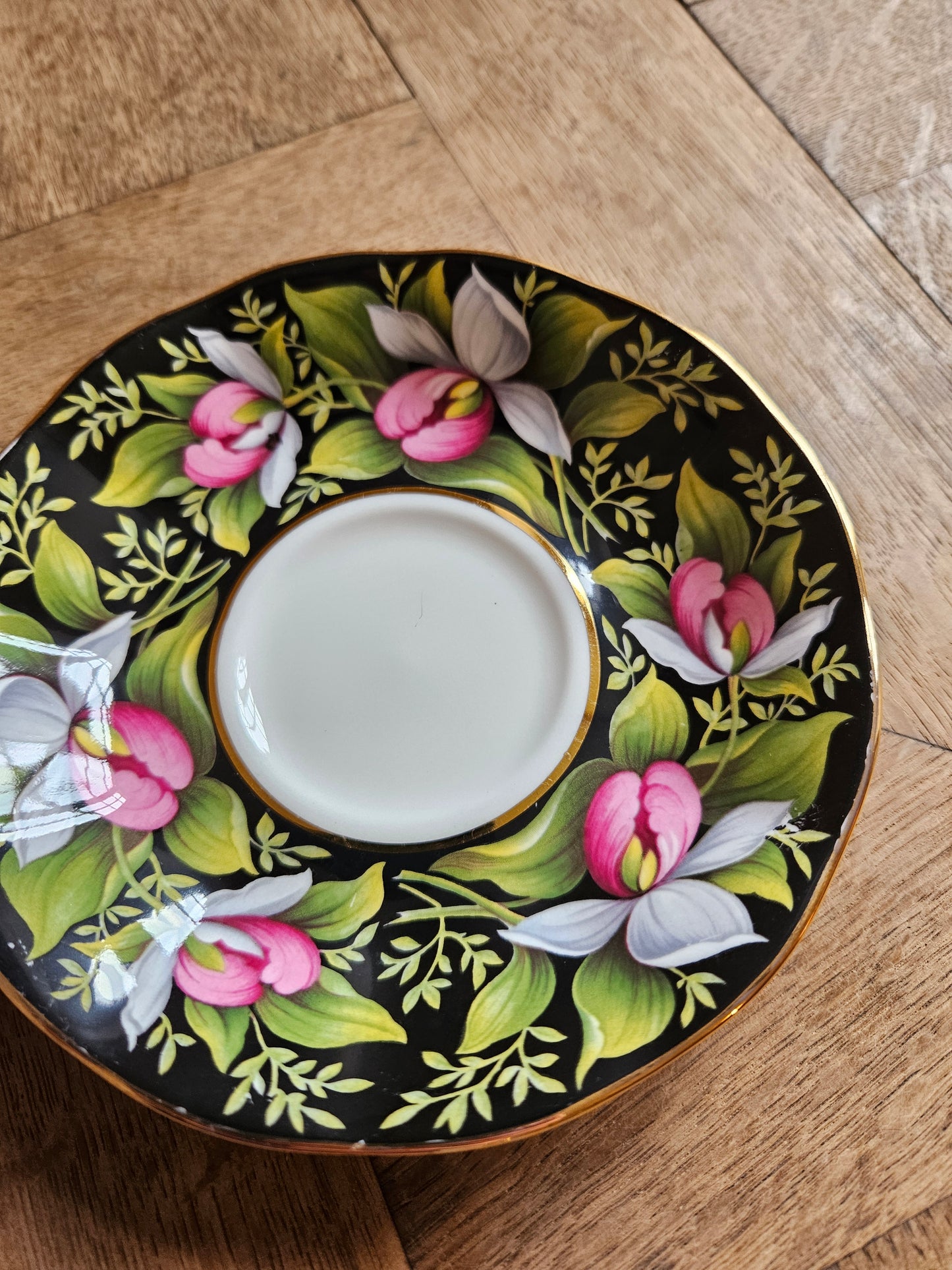 Sous-tasse anglaise Royal Albert. Collection pronvincial flowers, modèle Lady’s slipper.