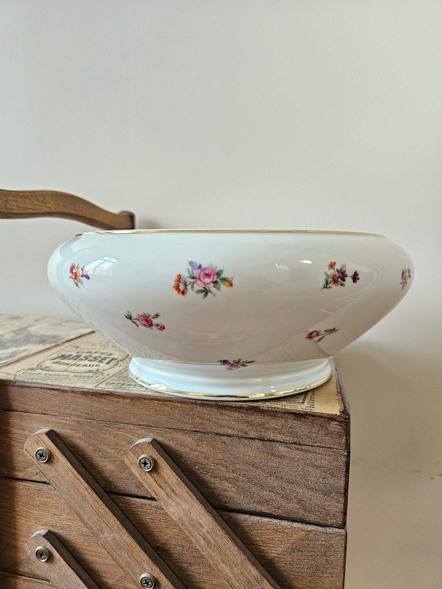Saladier vintage en porcelaine, petites fleurs