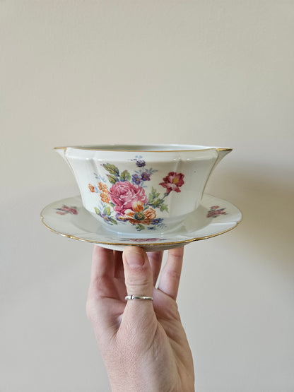 Saucière vintage en porcelaine, bouquets de fleurs. Shabby Chic. 