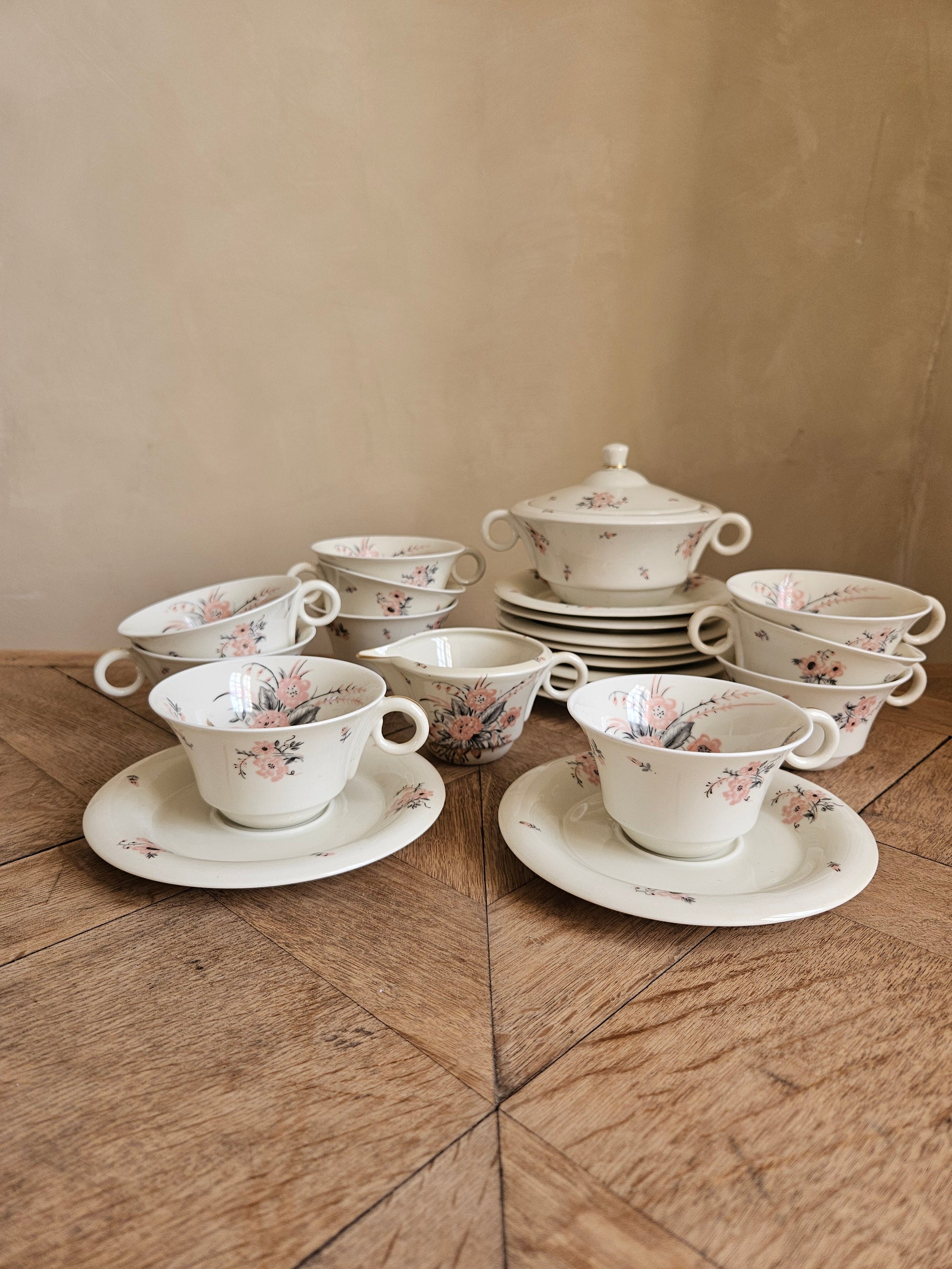 Service à thé vintage Théodore Haviland. Porcelaine de Limoges. Decor Solange Patry Brie