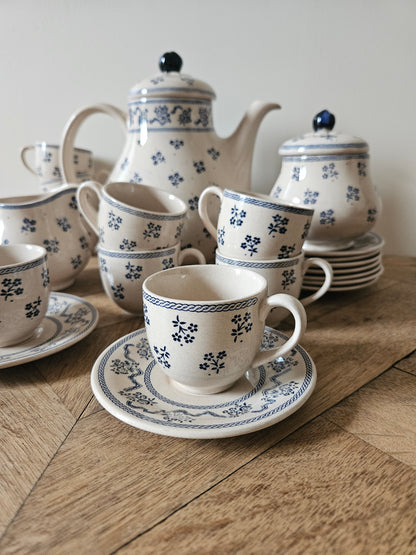 Service à café vintage made in england. Johnson Brothers collection Laura Ashley. Petites fleurs. Ironstone. 