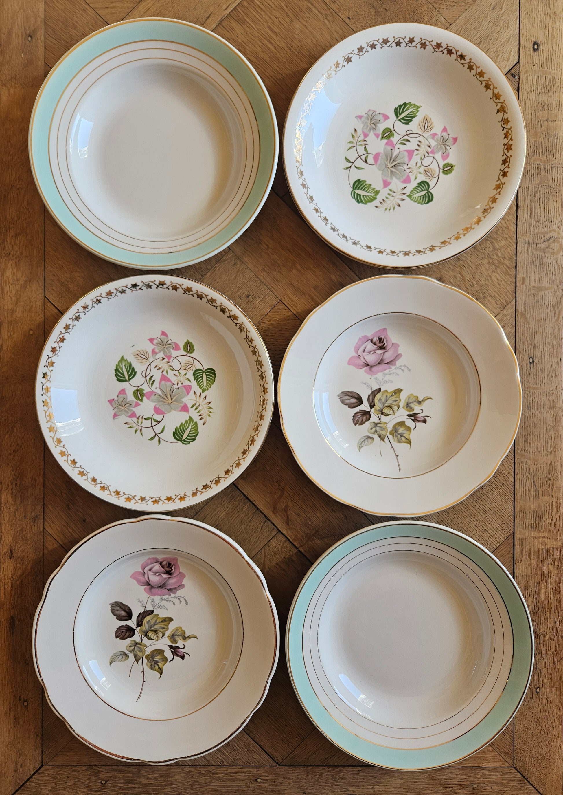 Set de 6 assiettes creuses anciennes dépareillées. Mix and match style shabby chic.