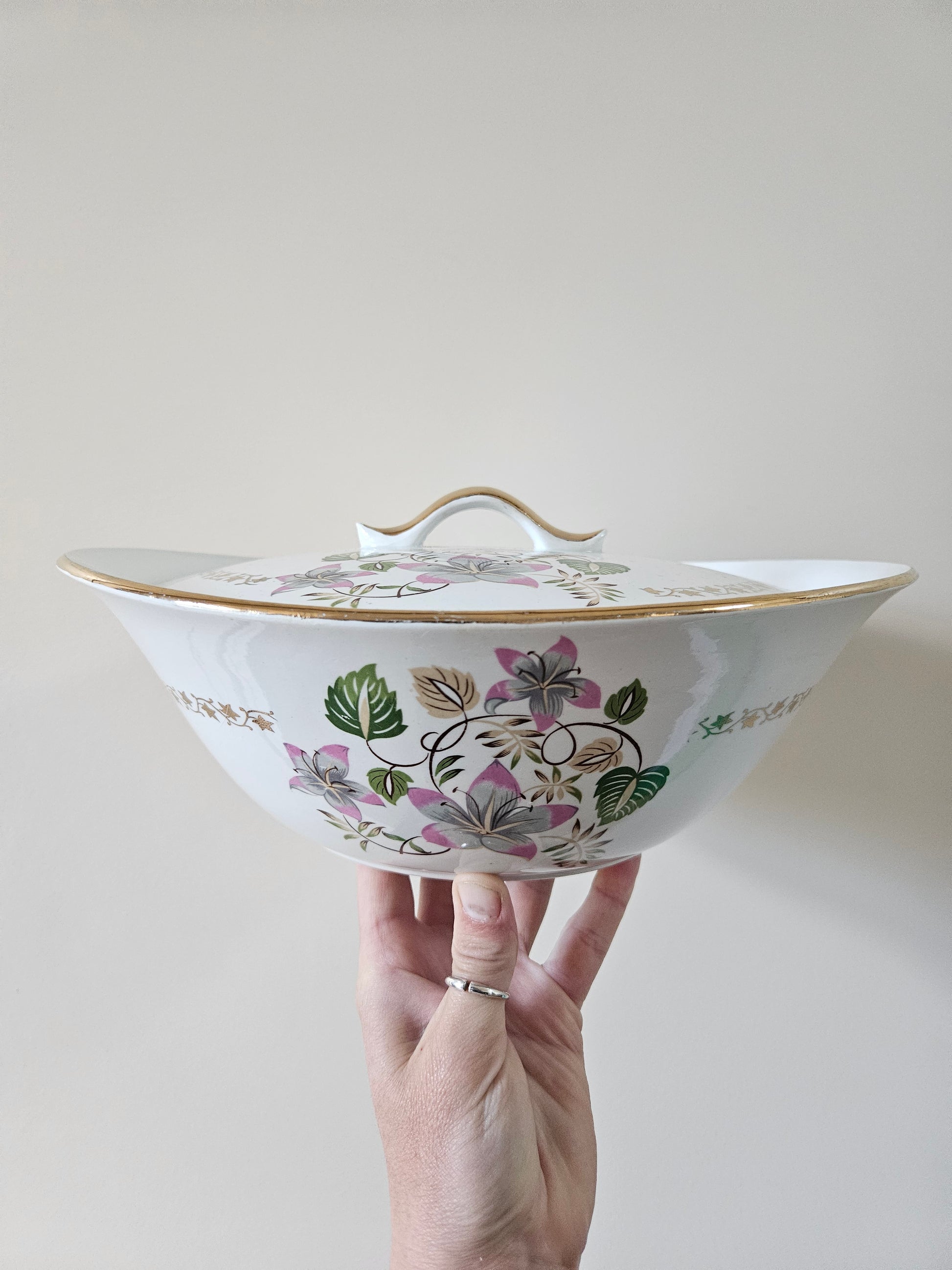 Soupière ancienne L’Amandinoise modèle Margaret. Style shabby chic. Vaisselle vintage.