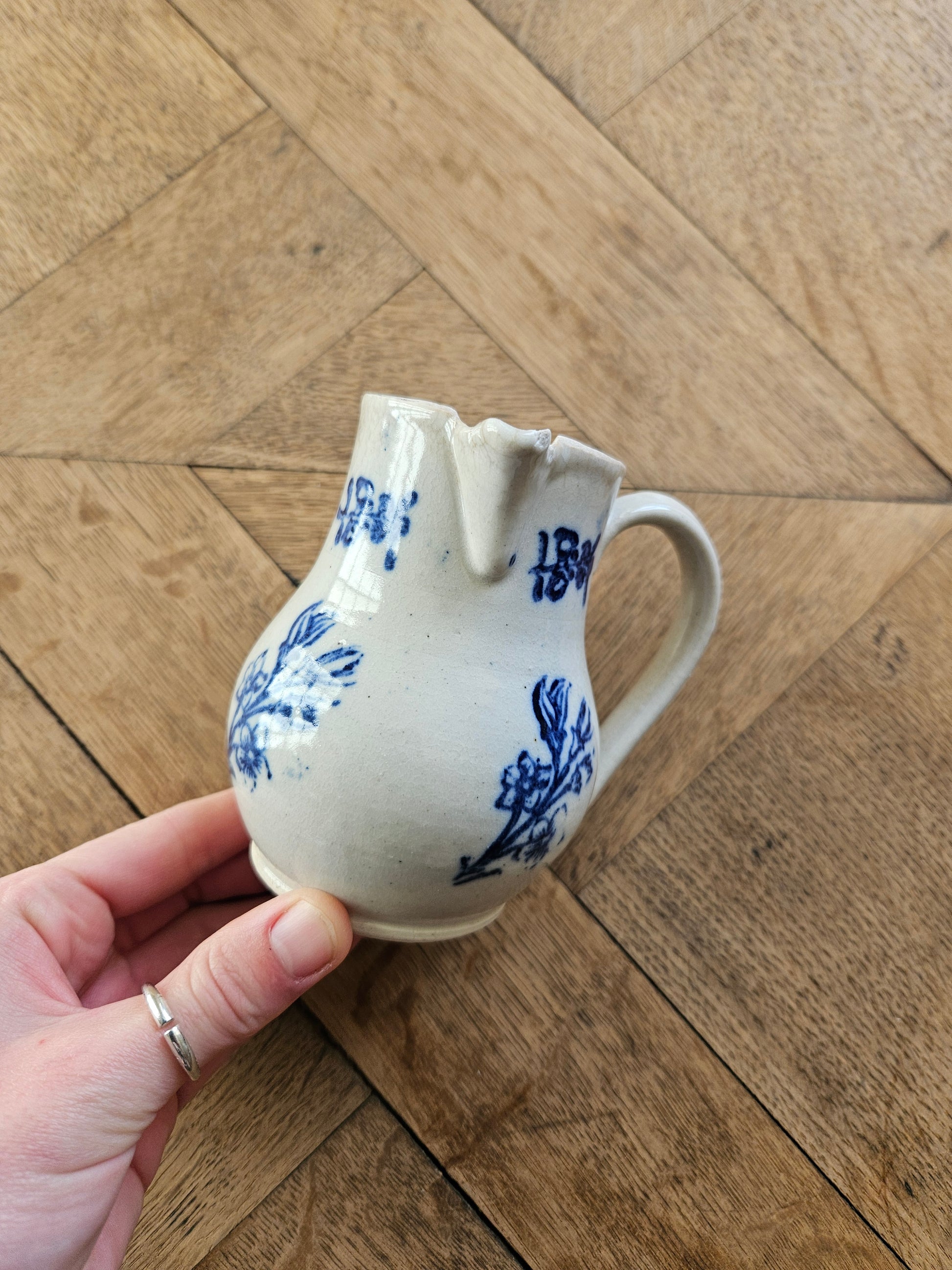 Petit pichet ancien St Uze