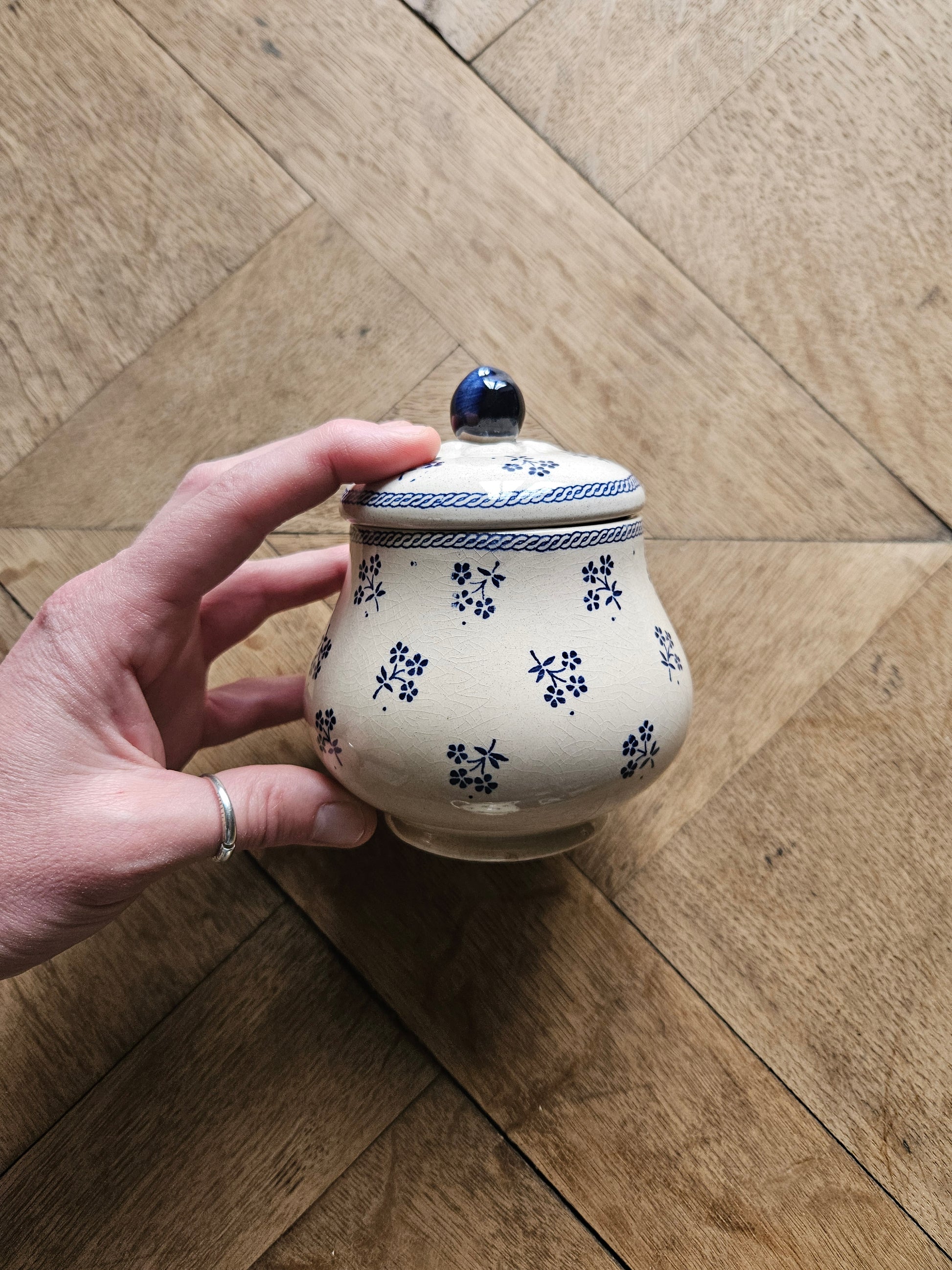 Sucrier vintage made in england. Johnson Brothers collection Laura Ashley. Petites fleurs. Ironstone. 