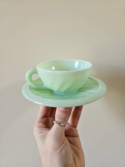 Tasse et sous-tasse vintage Arcopal, vert d’eau. Style shabby chic.