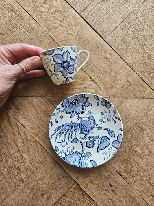 Tasse et sous-tasse vintage Villeroy et Boch modèle Paradiso. Fleurs et oiseau de paradis.