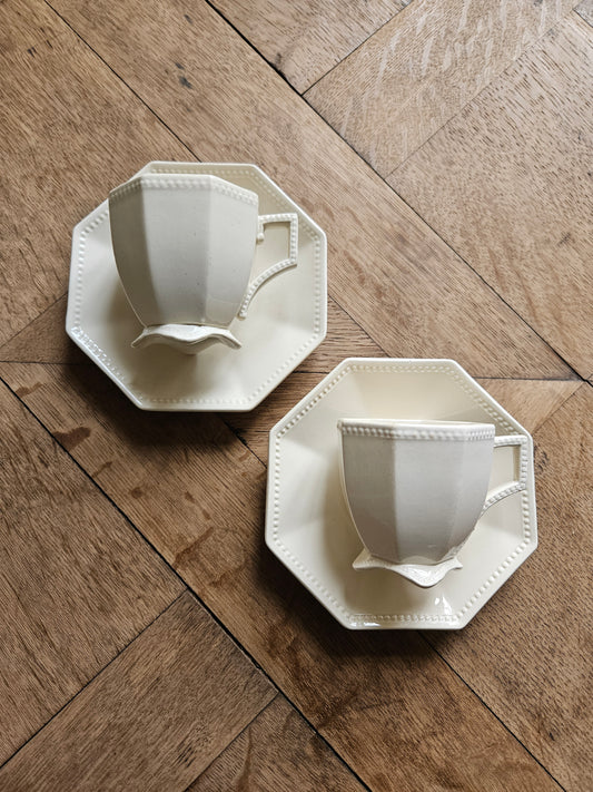 Lot de 2 tasses à café et sous-tasses anciennes Sarreguemines octogonales perlées. 