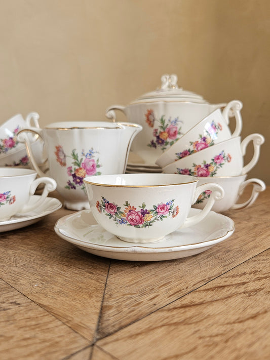 Service à café vintage style shabby chic. Tasses, pot à lait et sucrier ceranord st amand.