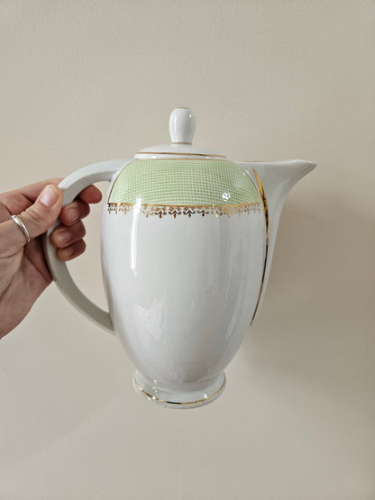 Théière cafetière verseuse ancienne Saint Amand. Décor vert pomme et dorure.