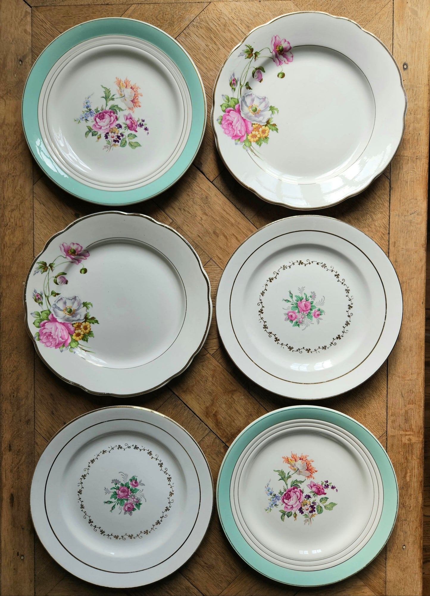 Assiettes plates dépareillées "Anémones"