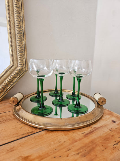 Lot de 6 verres à vin blanc alsaciens. Verre à pied vert. Vintage.