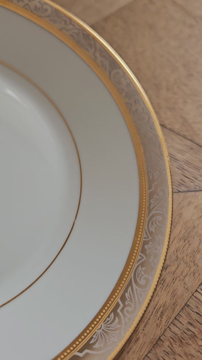 Liseré argenté et doré sur sous-tasse ancienne en porcelaine de Limoges 