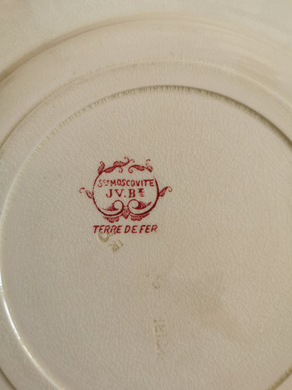 Assiettes plates anciennes en terre de fer, Moscovite