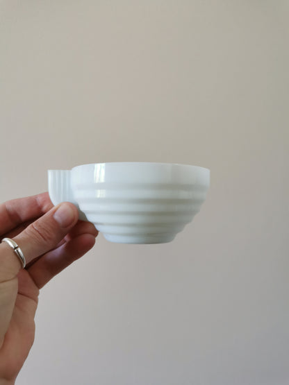 Tasses en opaline, bleu glacier