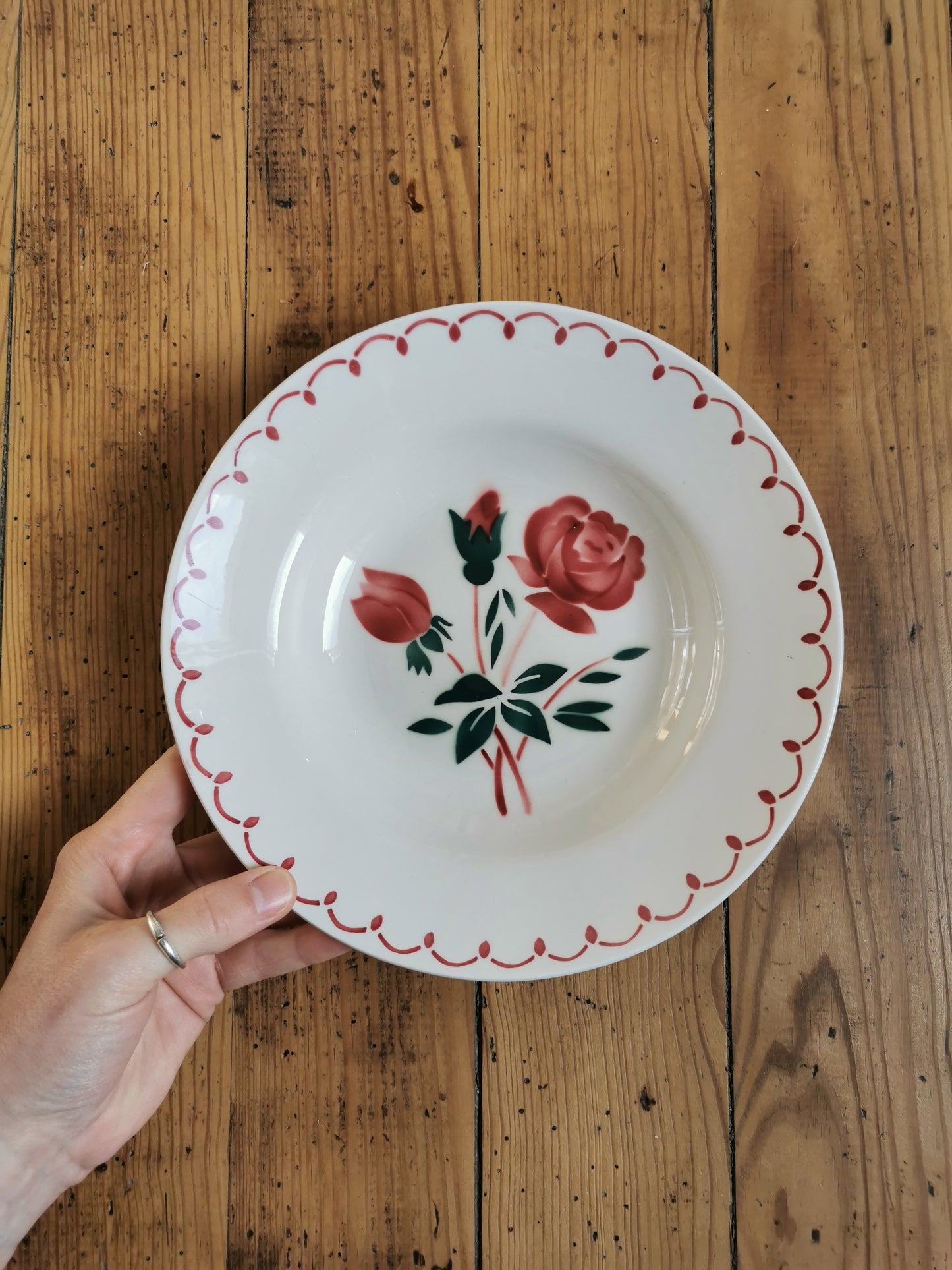 Assiettes creuses Badonviller, rose rouge