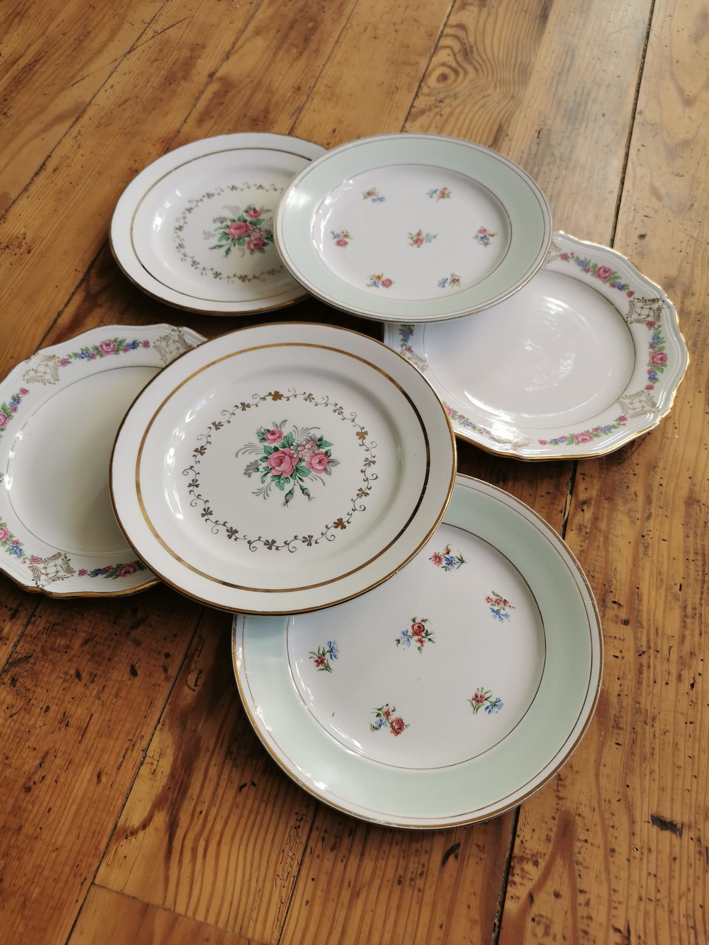 Assiettes à dessert dépareillées, mint & fleurs