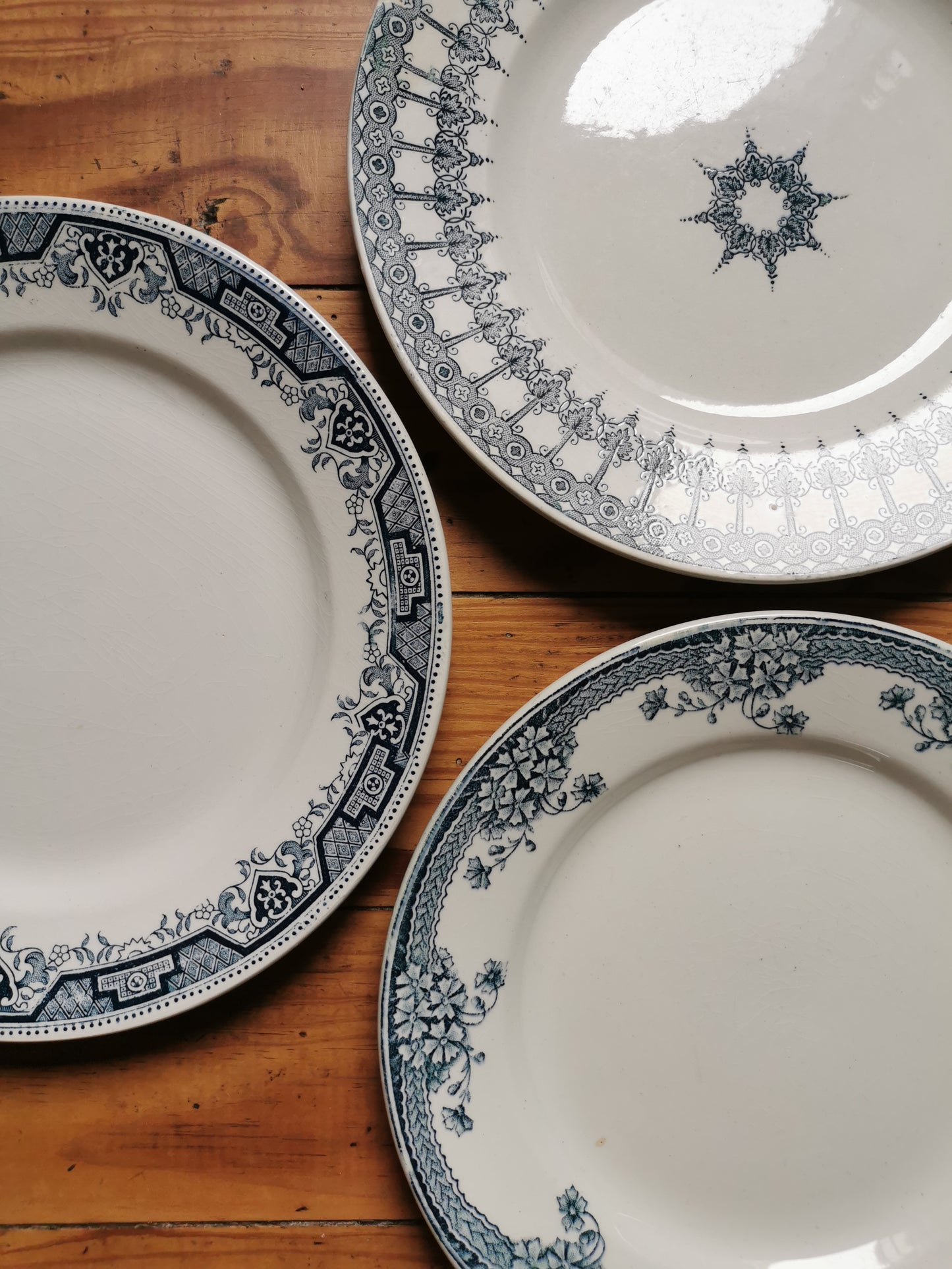 Mix d'assiettes plates, terre de fer