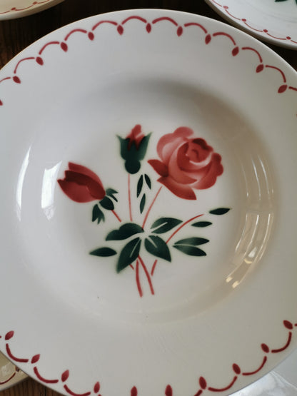 Assiettes creuses Badonviller, rose rouge