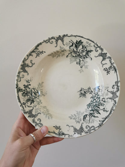 Assiettes creuses en terre de fer, H.C