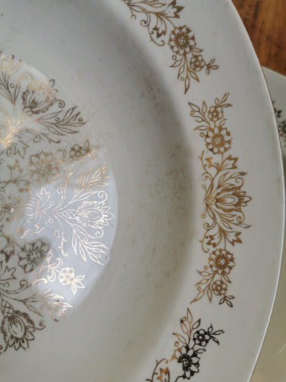 Assiettes creuses vintage dépareillées, blanc et doré II