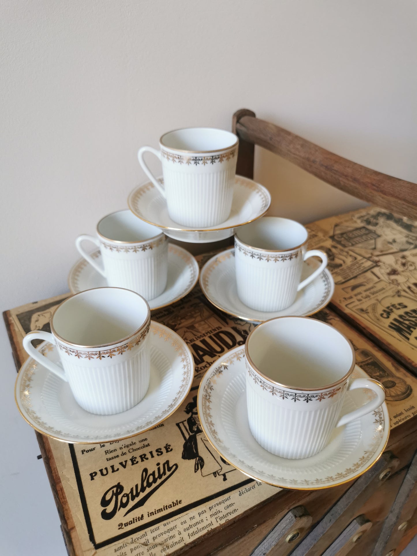 Tasses à café en porcelaine, blanches et dorées