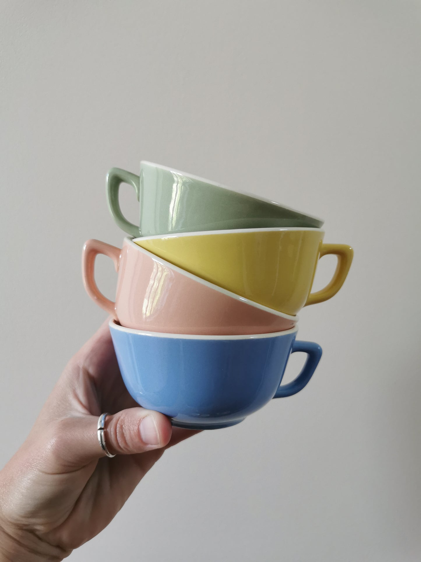 Tasses dépareillées Villeroy et Boch, pastel