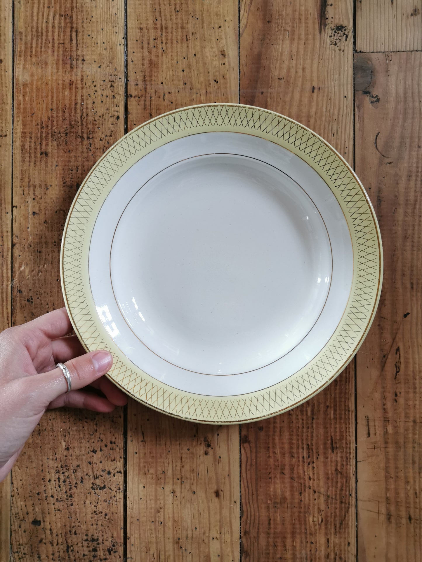 Assiettes creuses dépareillées, mint & jaune