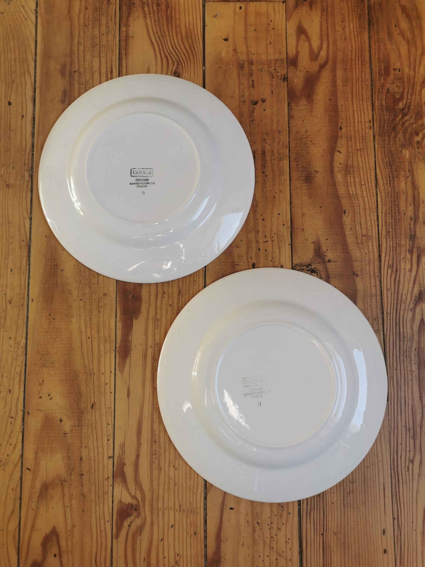 Assiettes plates rétro dépareillées, Digoin