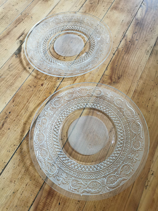 Assiettes en verre ciselé