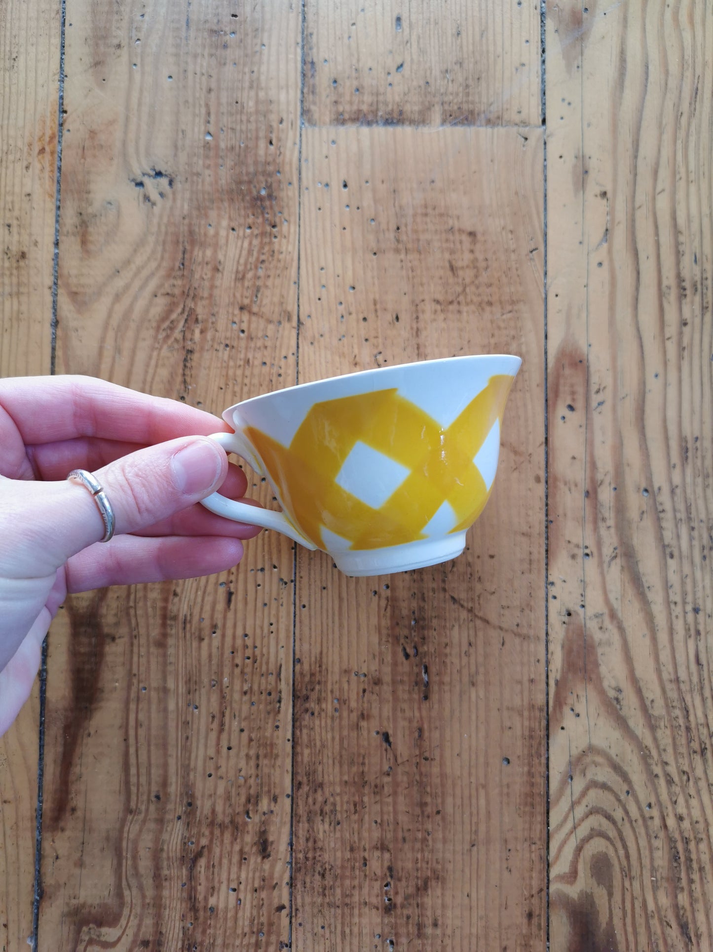 Tasse vintage, motif Vichy jaune