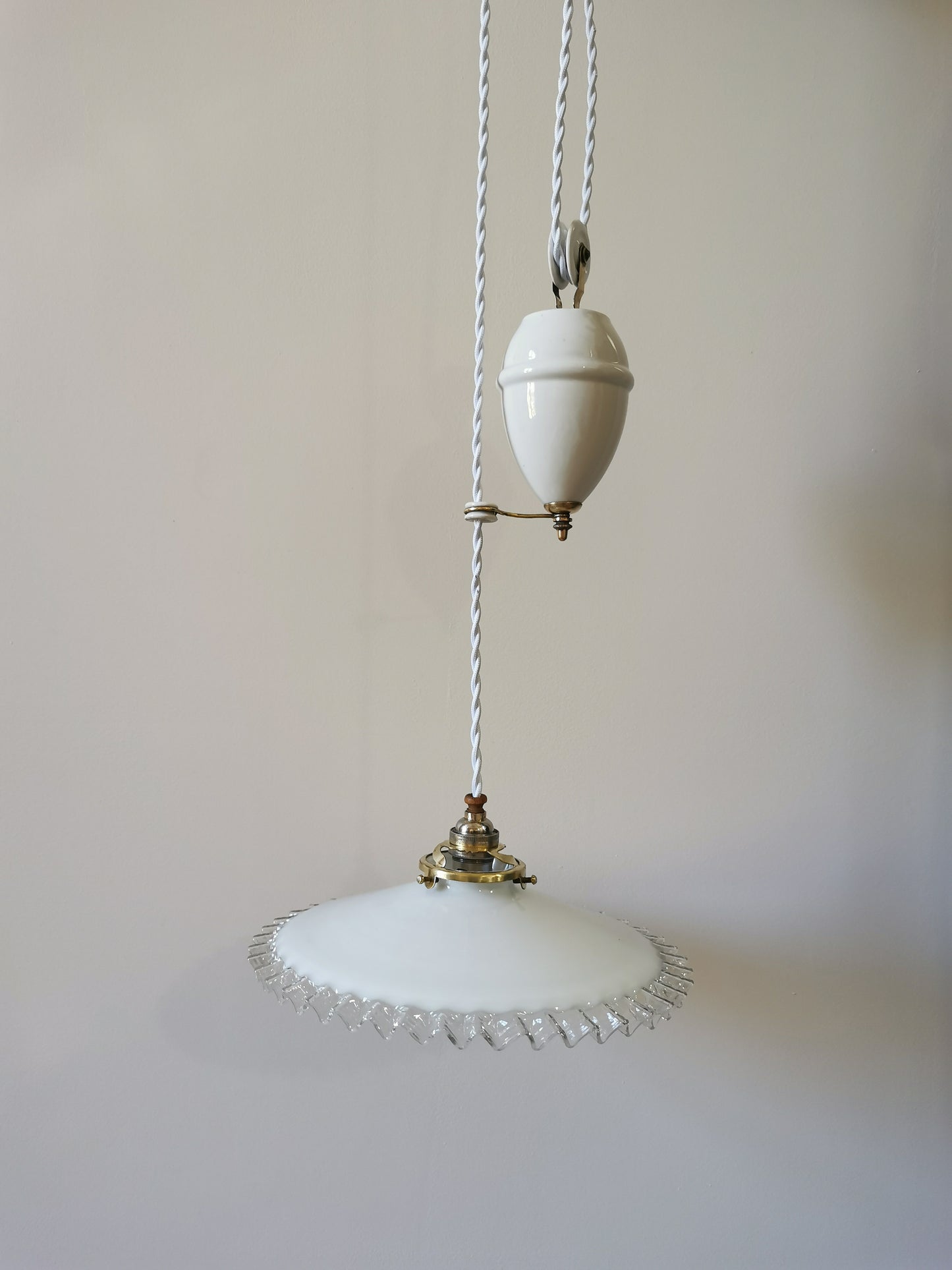 Suspension en opaline avec monte et baisse