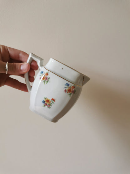 Service à thé fleuri en porcelaine