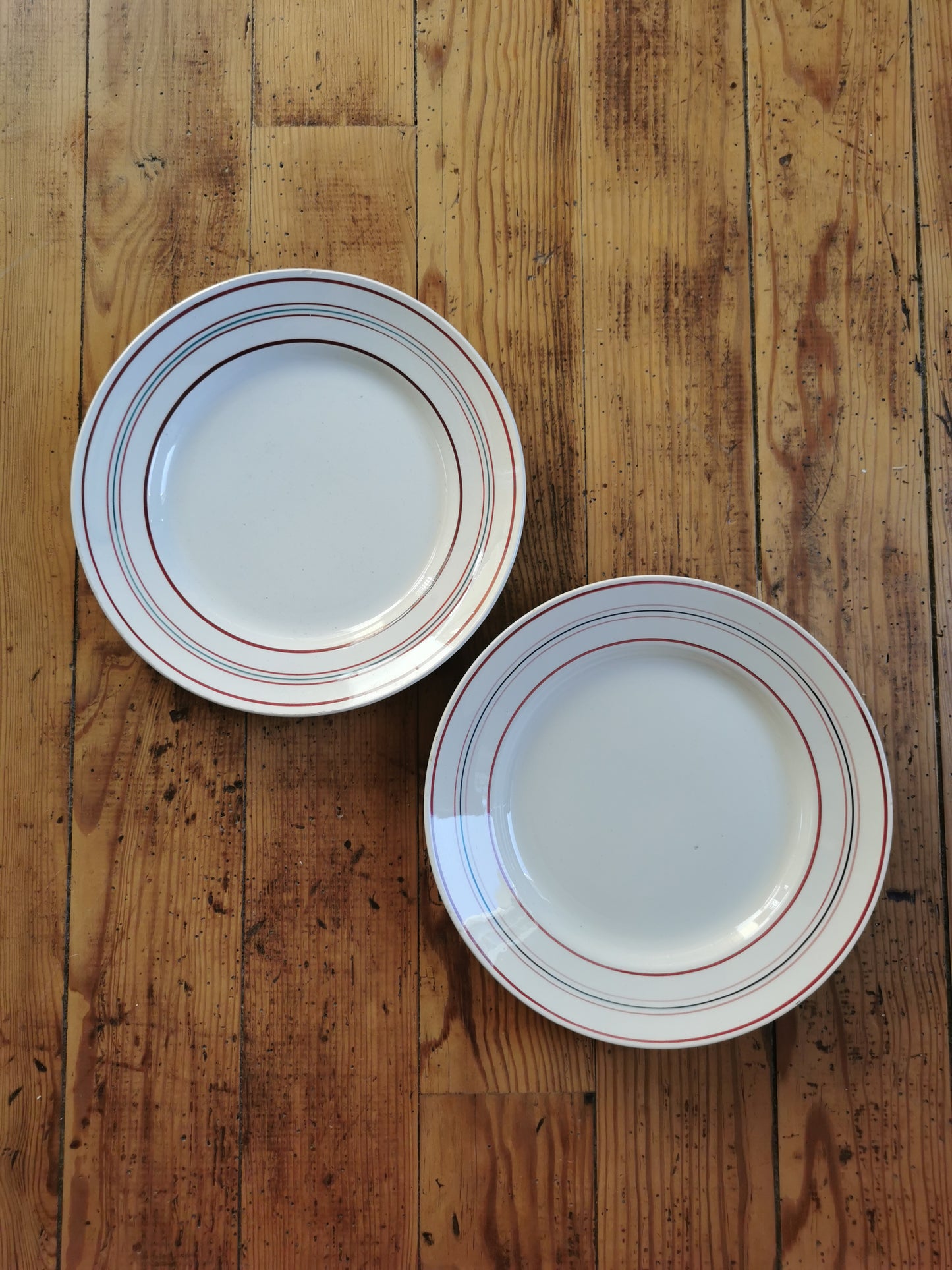 Assiettes plates vintage style basque