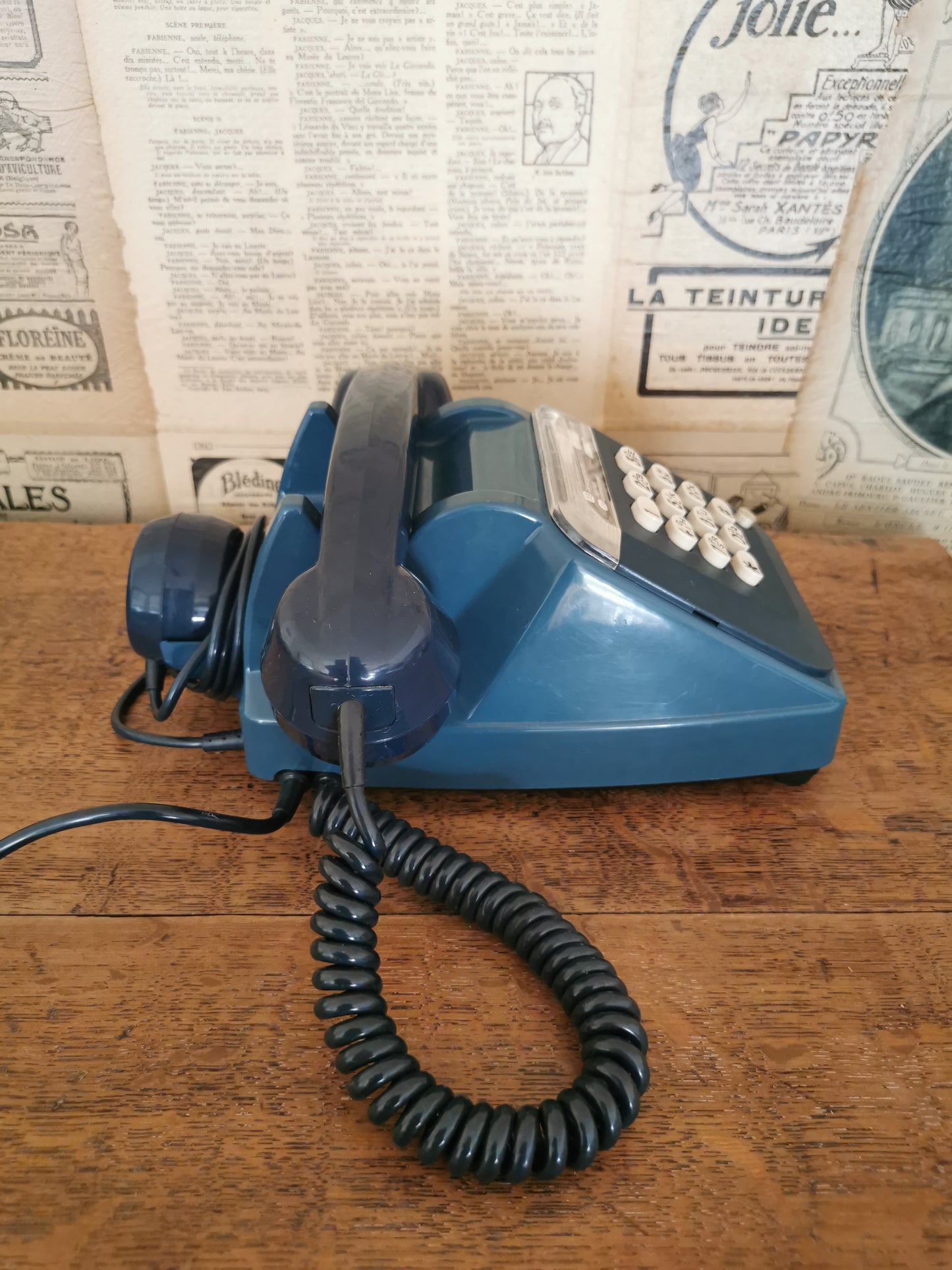 Téléphone vintage Socotel, bleu canard à touches