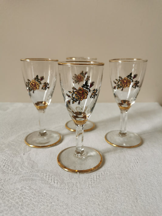 Verres à digestif fleuris et dorés