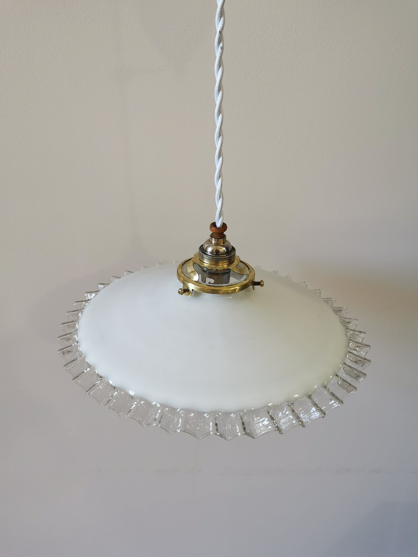 Suspension en opaline avec monte et baisse