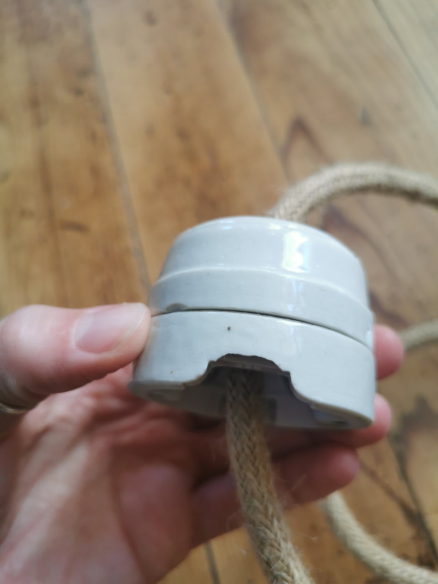 Suspension en opaline dentelée