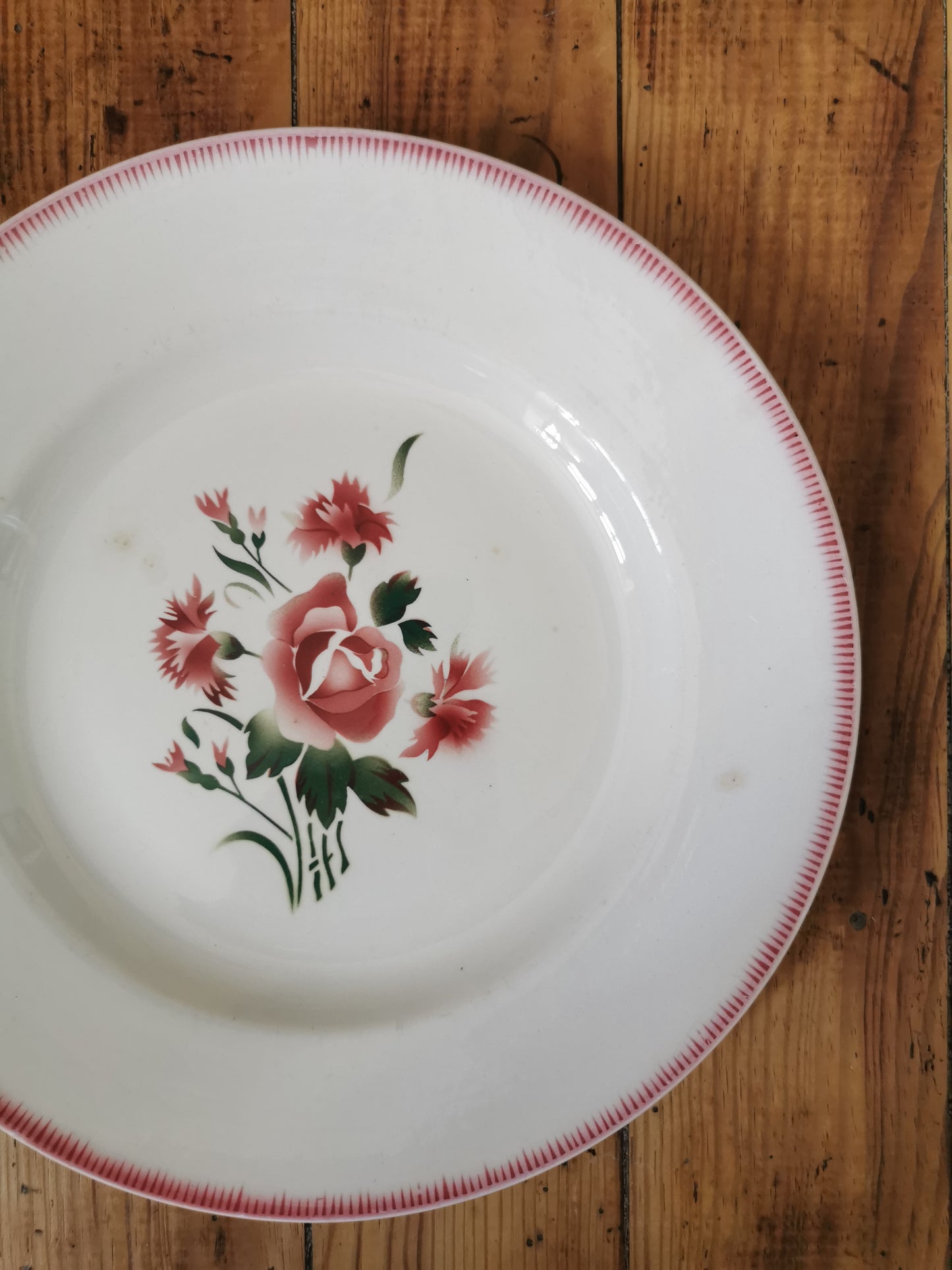 Plat vintage Digoin, Bouquet fleuri