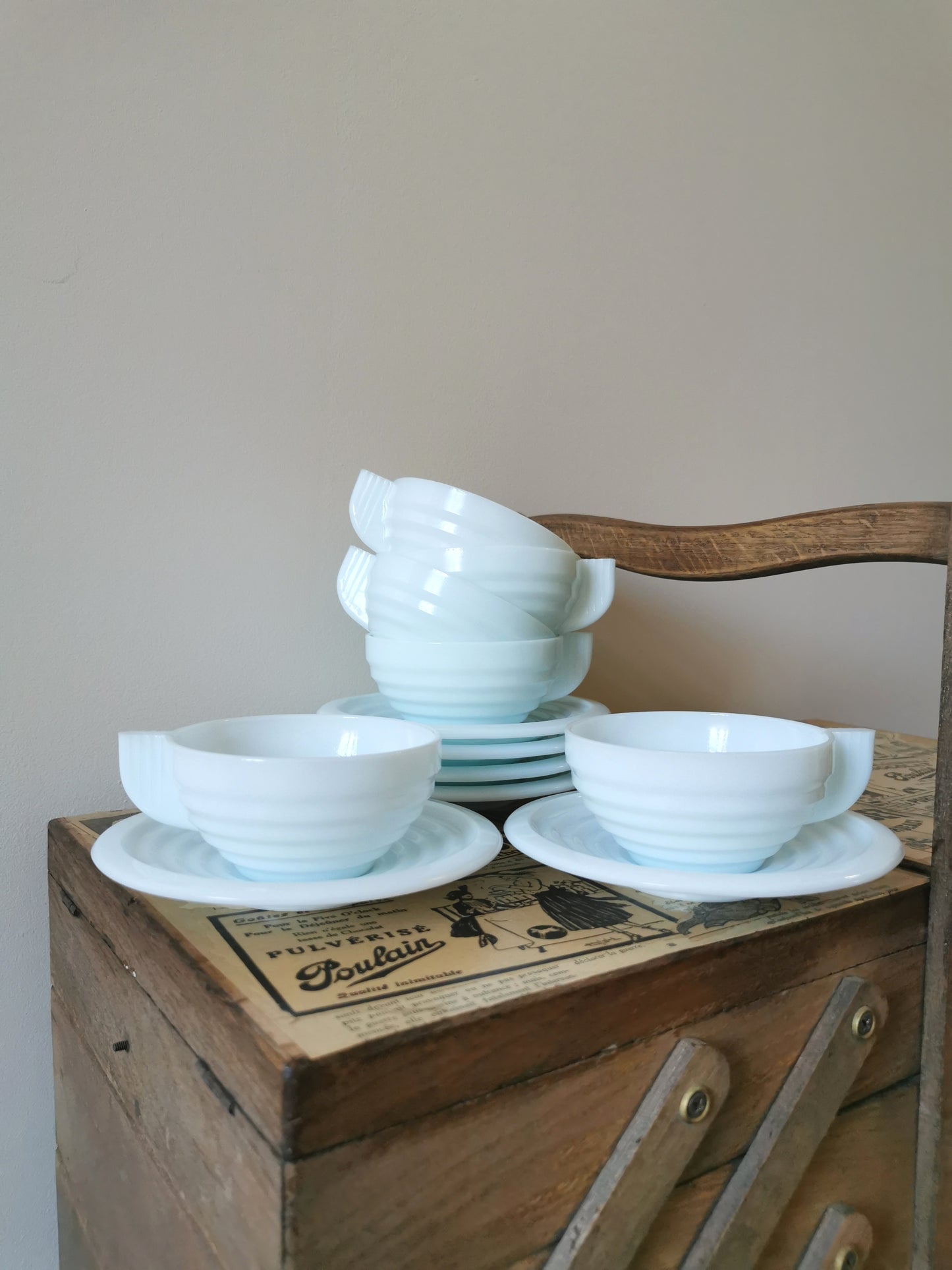 Tasses vintage Arcopal art déco bleu glacier