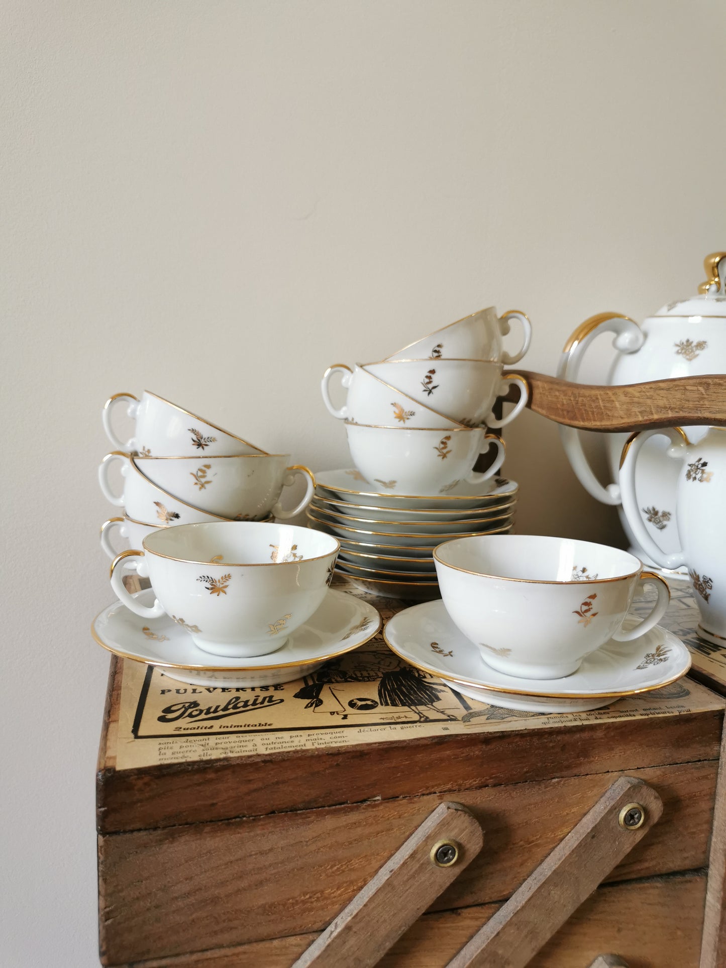 Service à café porcelaine S.F.P, blanc et doré