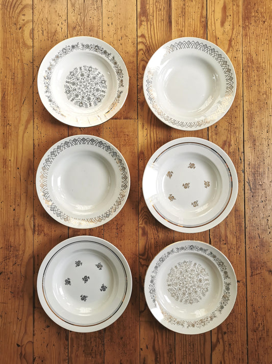 Assiettes creuses vintage dépareillées, blanc et doré I