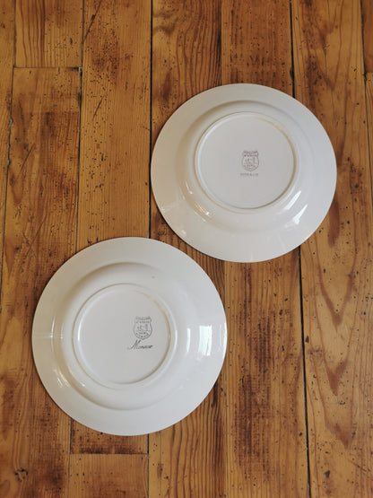 Assiettes creuses dépareillées jaunes et dorées