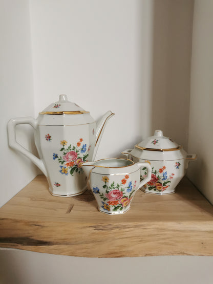 Service à thé vintage fleuri en porcelaine