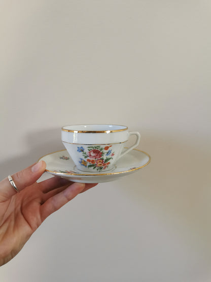 Tasses fleuries en porcelaine