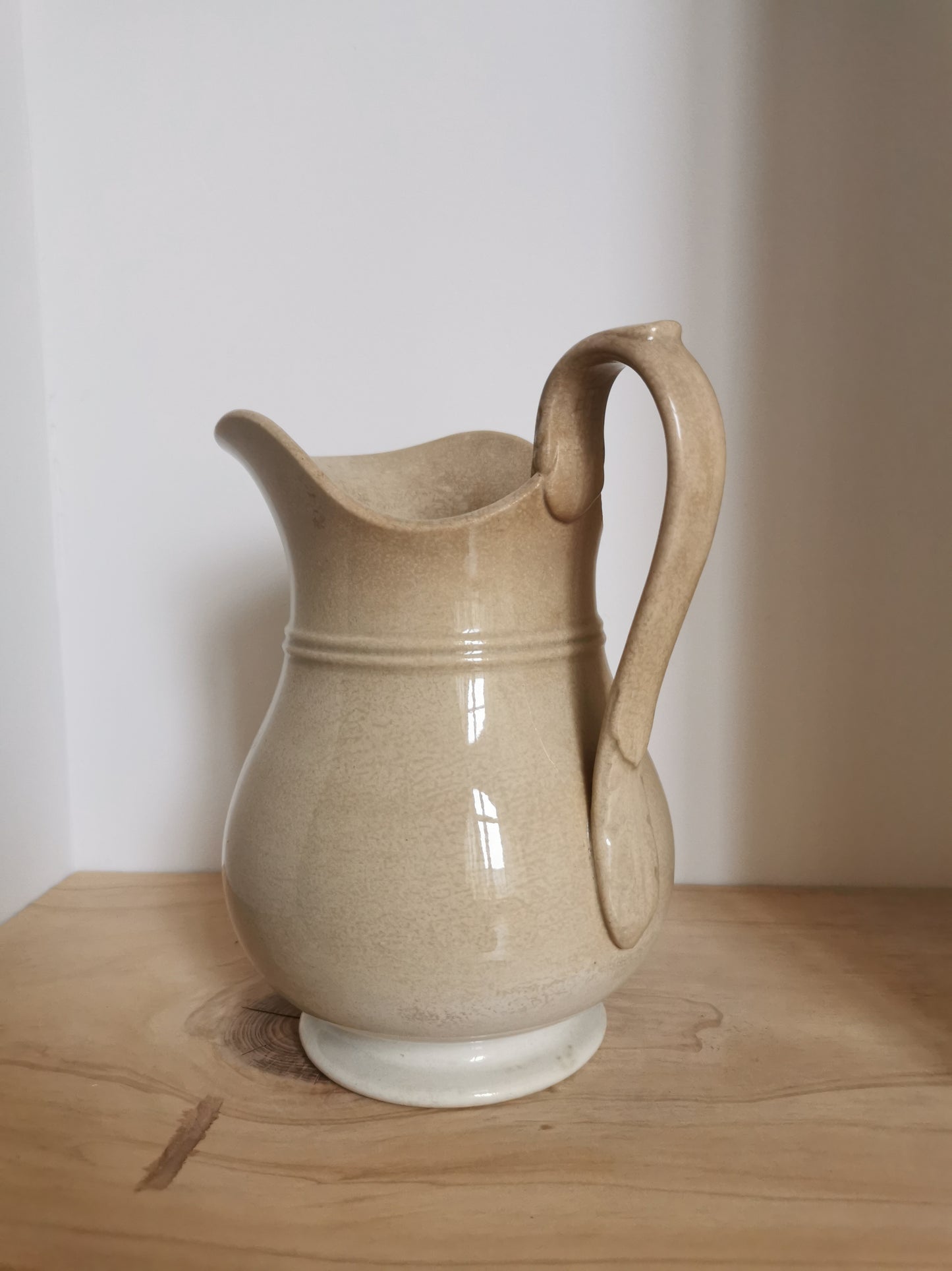 Broc ancien en terre de fer, Choisy-le-Roi