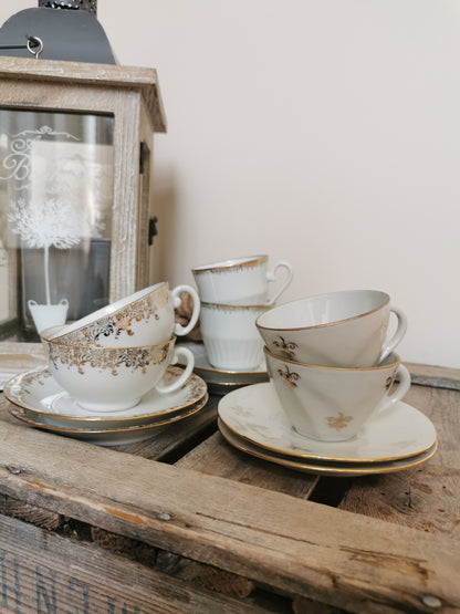 Tasses dépareillées porcelaine, blanc & doré